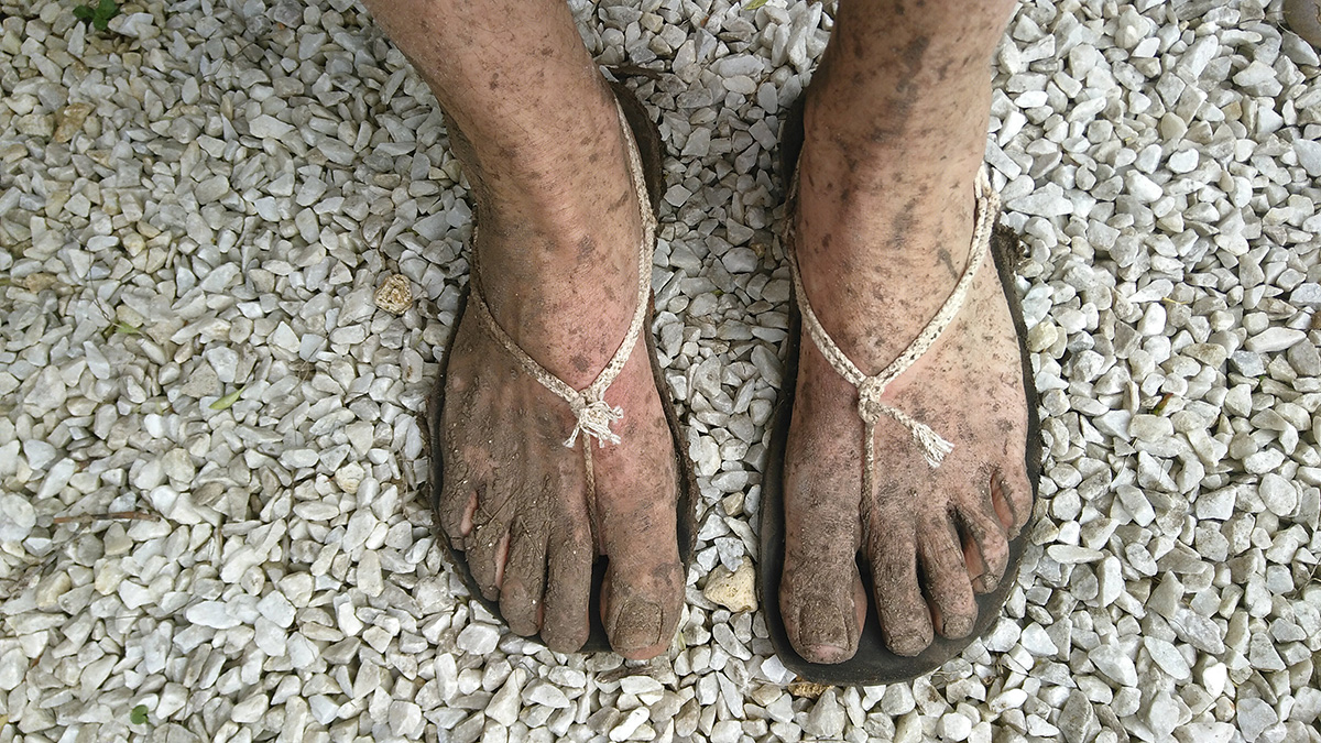 CourirPaleo_course_IdF_sandales_pierres_1200px CourirPaleo_course_IdF_sandales_pierres_1200px